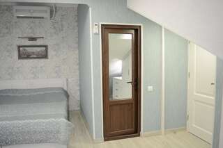 Отель Hotel Nicolas Тбилиси Двухместный номер с 1 кроватью или 2 отдельными кроватями-4