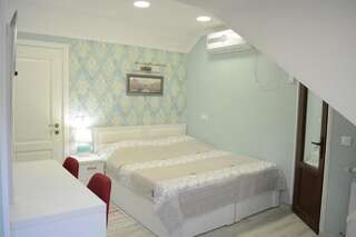 Отель Hotel Nicolas Тбилиси Стандартный двухместный номер с 1 кроватью или 2 отдельными кроватями-1